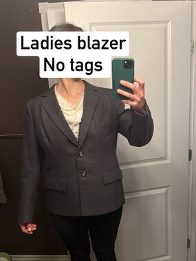 Women's Charcoal structured Tailored Blazer - Two-Button Suit Jacket. Med large